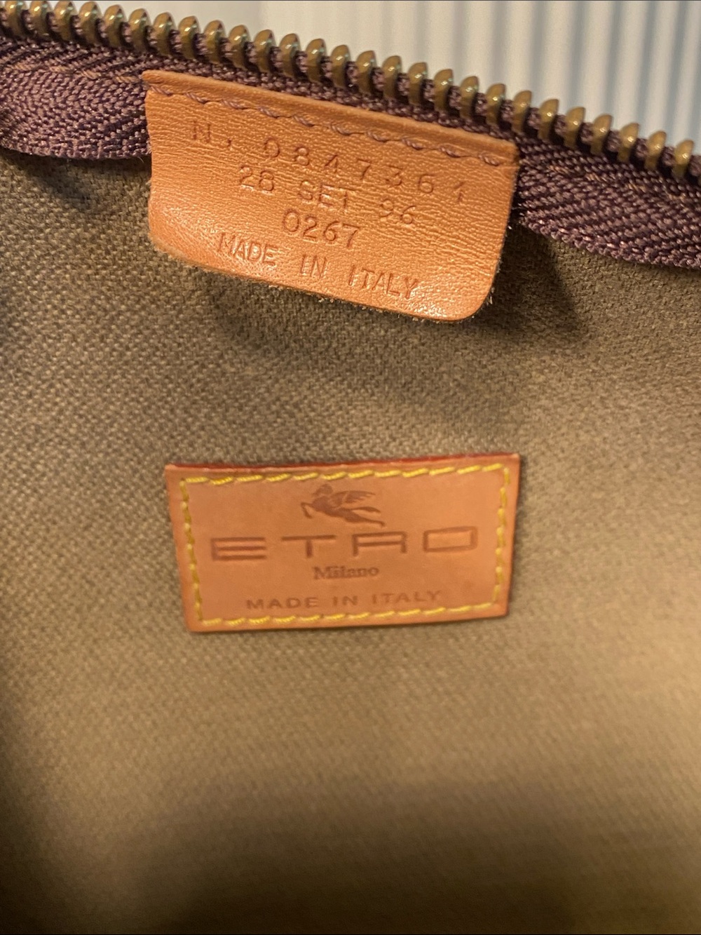 Vintage 1996 ETRO Milano Red Paisley Barrel 26 Bag - Picture 10 of 11